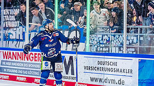 Justin Scott führte die Straubing Tigers schon zum zweiten Mal in dieser Saison zu einem Sieg gegen Bremerhaven, dieses Mal mit einem Doppelpack inklusive Gamewinner in der Overtime.