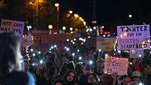 Laut Polizei kamen rund 2.000 Menschen zu der Demonstration.