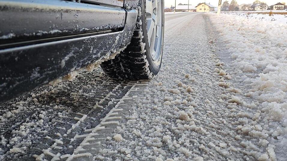 Gute Winterreifen waren gefragt. Die Autofahrer verhielten sich umsichtig, hie&szlig; es von der Polizei.