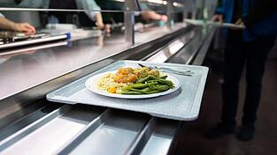 In den Mensen gibt es vergleichsweise g&uuml;nstige Verpflegung. (Symbolbild)