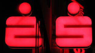 Die Sparkassen suchen nach einer langen Phase des Stellenabbaus nun wieder Personal. (Archivbild) Die Sparkassen suchen nach einer langen Phase des Stellenabbaus nun wieder Personal. (Archivbild)