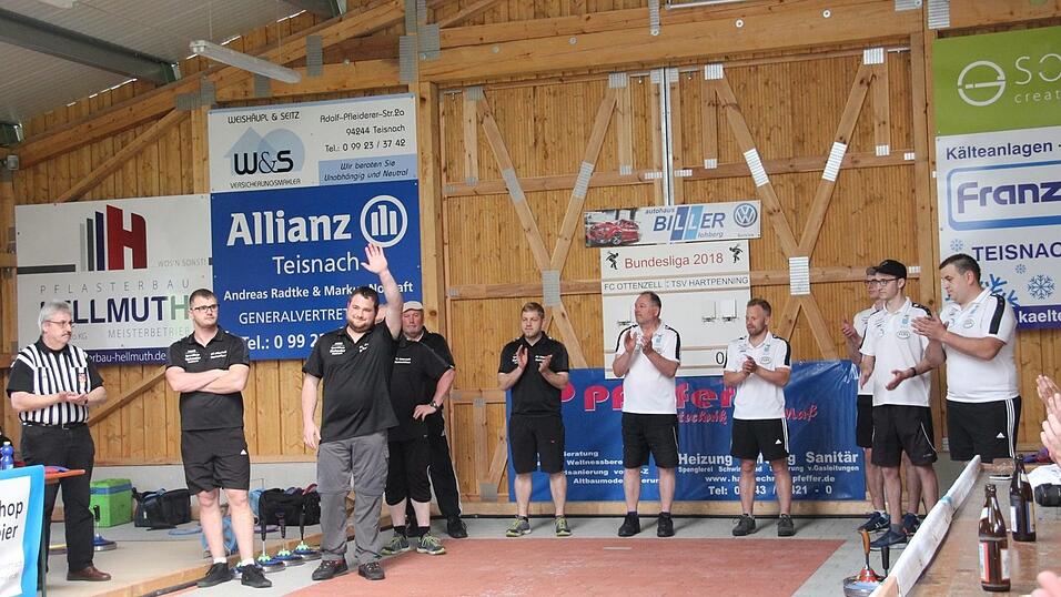 Trotz einer 3:1-F&uuml;hrung mussten sich die Buam aus dem Lamer Winkel am Ende dem TSV Hartpenning verdient mit 3:7 geschlagen geben.