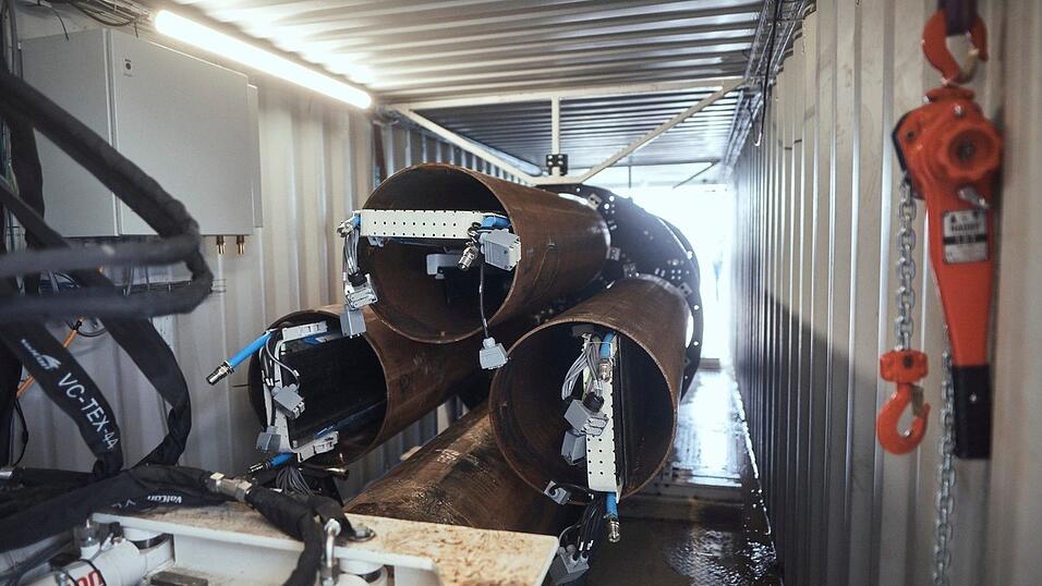 Das TUM Boring Team testete die Tunnelbohrmaschine vor dem Wettbewerb auf einem Versuchsfeld in Neuching (Bayern) Das TUM Boring Team testete die Tunnelbohrmaschine vor dem Wettbewerb auf einem Versuchsfeld in Neuching (Bayern)