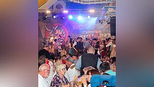 Ihre 'f&uuml;nfte Jahreszeit' feiern die Schierlinger beim Pfingstvolksfest. 2023 zum ersten Mal mit einem neuen Festwirt.