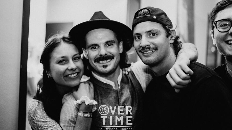 Auch am zweiten Volksfestfreitag schauten viele G&auml;ste im Overtime vorbei.