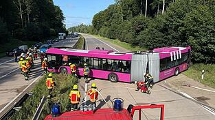 Der Bus war im Ersatzverkehr für die gesperrte Bahnstrecke zwischen Hamburg und Berlin unterwegs.