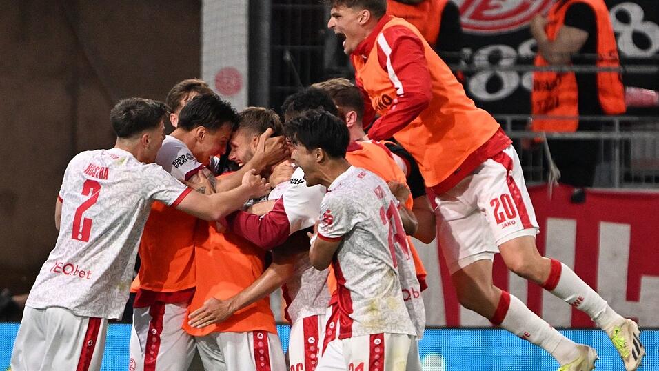 Rot-Weiss Essen hat gute Aufstiegschancen. Rot-Weiss Essen hat gute Aufstiegschancen.