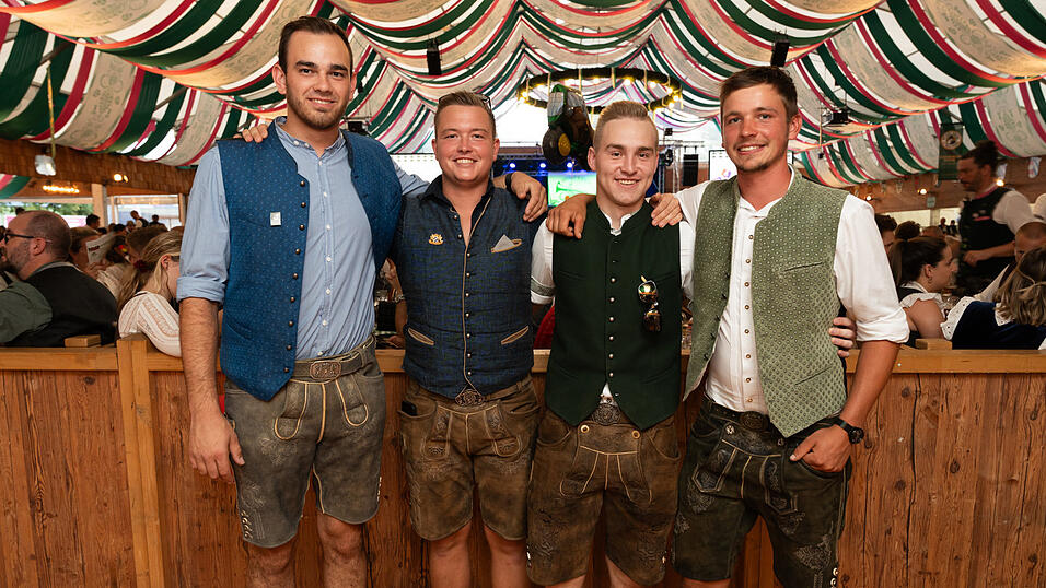 Die Partybilder vom Montag, 12. August 2024, aus dem Festzelt Weckmann. Die Partybilder vom Montag, 12. August 2024, aus dem Festzelt Weckmann.