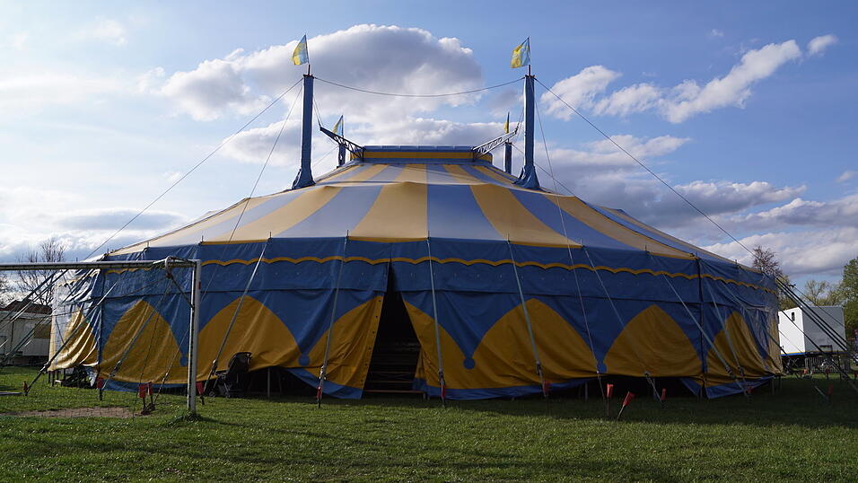 Der Circus Salto gastiert noch bis Sonntag, 27. April, in Vilsbiburg.