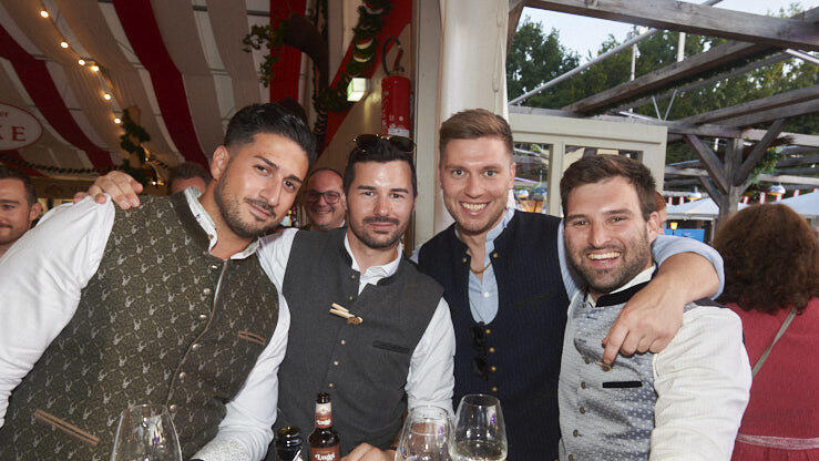 Die Partybilder vom Montag, 18. August, aus dem Festzelt Lechner. Die Partybilder vom Montag, 18. August, aus dem Festzelt Lechner.