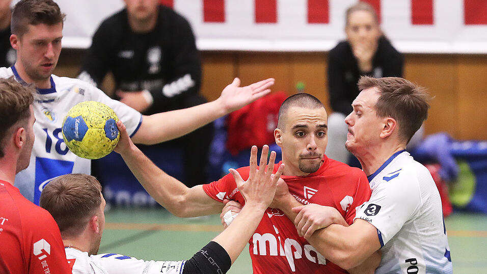 DAGEGENHALTEN: Das müssen die Landshuter um Rückraumspieler Balazs Molnar (am Ball), um dem Primus Palori zu bieten.