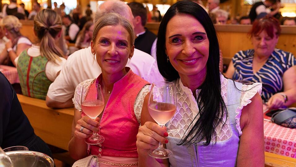 Die Partybilder vom Samstag, 8. August, aus dem Festzelt Krönner. Die Partybilder vom Samstag, 8. August, aus dem Festzelt Krönner.