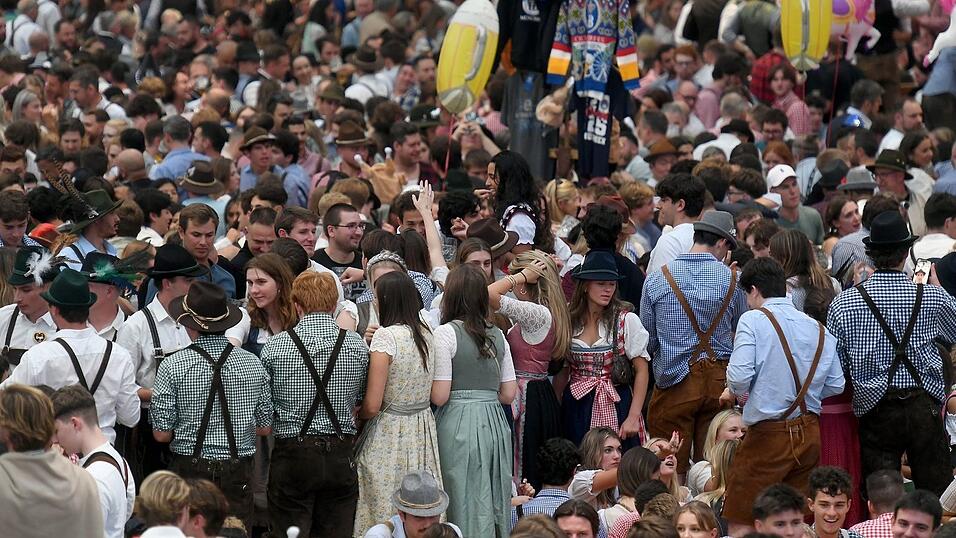 Der Andrang auf der Wiesn war riesig.
