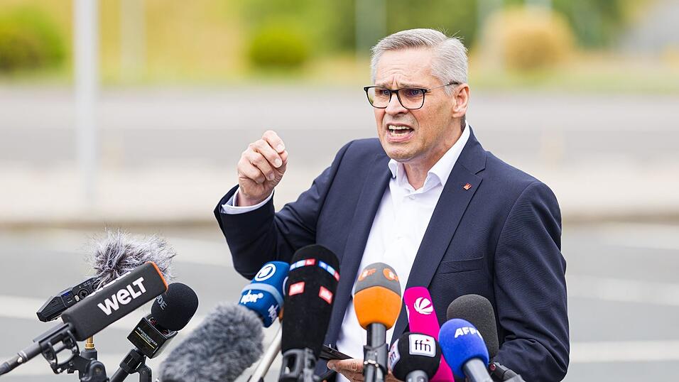 IG-Metall-Bezirkschef Gröger hält die Pläne des VW-Vorstands für überzogen. (Archivbild) IG-Metall-Bezirkschef Gröger hält die Pläne des VW-Vorstands für überzogen. (Archivbild)