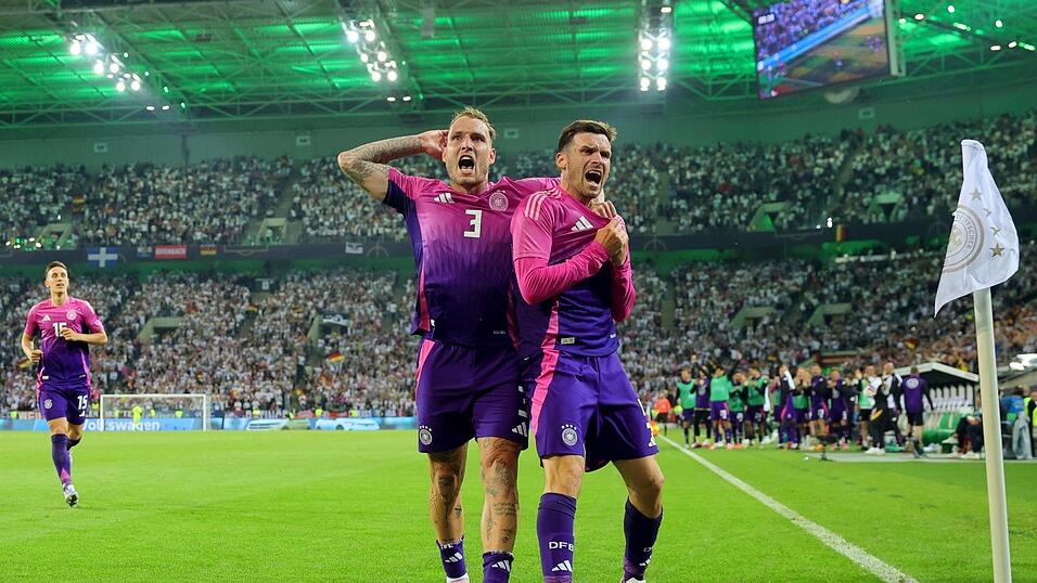 Ein Gro&szlig;-Ereignis? Im letzten EM-Testspiel gegen Griechenland lie&szlig; die deutsche Mannschaft erst in der Schlussphase ihre Turniertauglichkeit erkennen. Der Siegtreffer von Pascal Gro&szlig; (r., neben David Raum) d&uuml;rfte der DFB-Auswahl jedoch noch eine Portion Selbstvertrauen verliehen haben.
