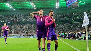 Ein Gro&szlig;-Ereignis? Im letzten EM-Testspiel gegen Griechenland lie&szlig; die deutsche Mannschaft erst in der Schlussphase ihre Turniertauglichkeit erkennen. Der Siegtreffer von Pascal Gro&szlig; (r., neben David Raum) d&uuml;rfte der DFB-Auswahl jedoch noch eine Portion Selbstvertrauen verliehen haben.