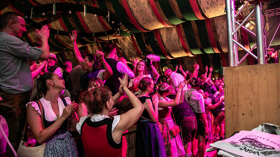 Echte Blasmusikfans lie&szlig;en sich auch den zweiten Auftritt in Folge am Dienstagabend nicht entgehen.