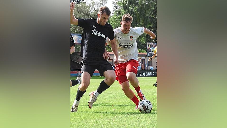 Ein Heimsieg sollte es werden. Am Ende musste sich der 1. FC Bad Kötzting mit einem Punkt gegen Bad Abbach (in Schwarz) begnügen. Ein Heimsieg sollte es werden. Am Ende musste sich der 1. FC Bad Kötzting mit einem Punkt gegen Bad Abbach (in Schwarz) begnügen.