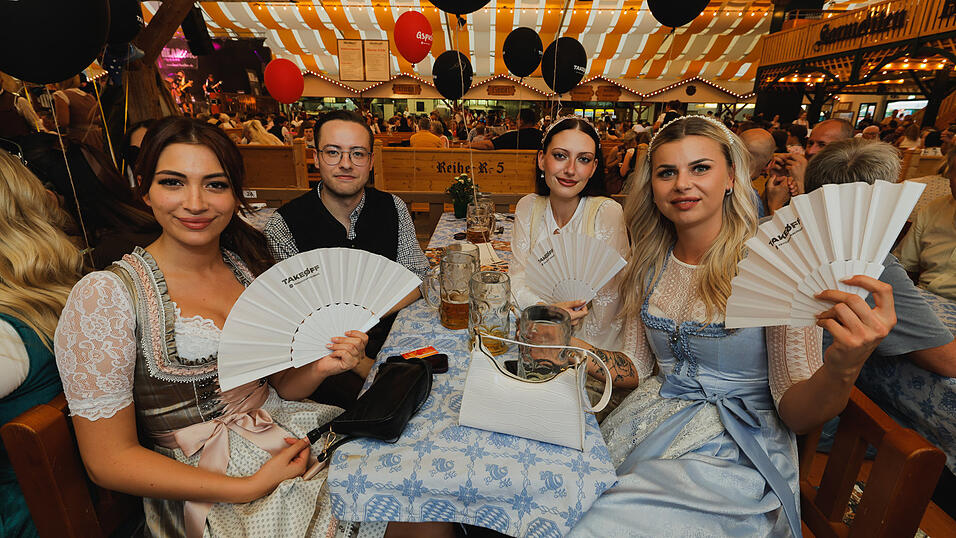 Die Partybilder vom Dienstag, 13. August 2024, aus dem Festzelt Nothaft. Die Partybilder vom Dienstag, 13. August 2024, aus dem Festzelt Nothaft.