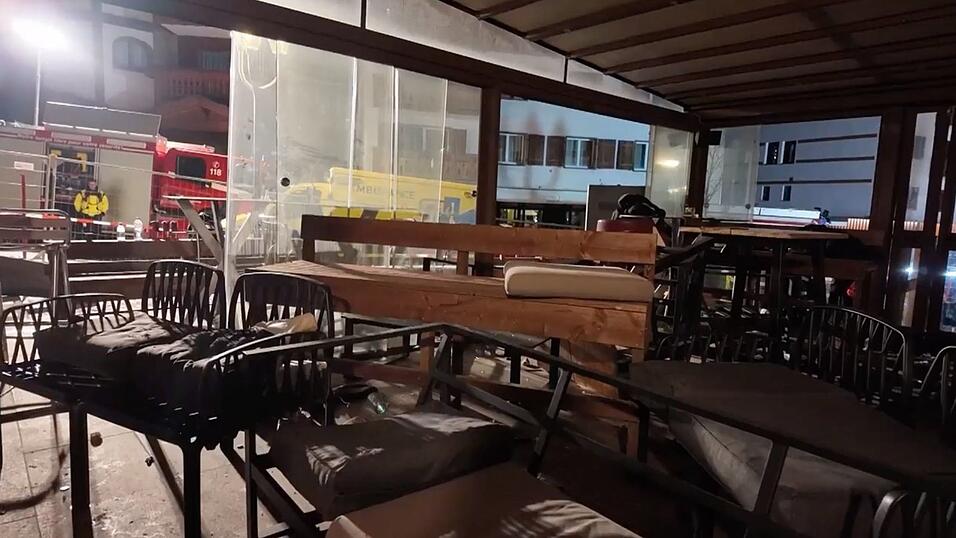 Hunderte Menschen hatten in der Bar den Jahreswechsel gefeiert.