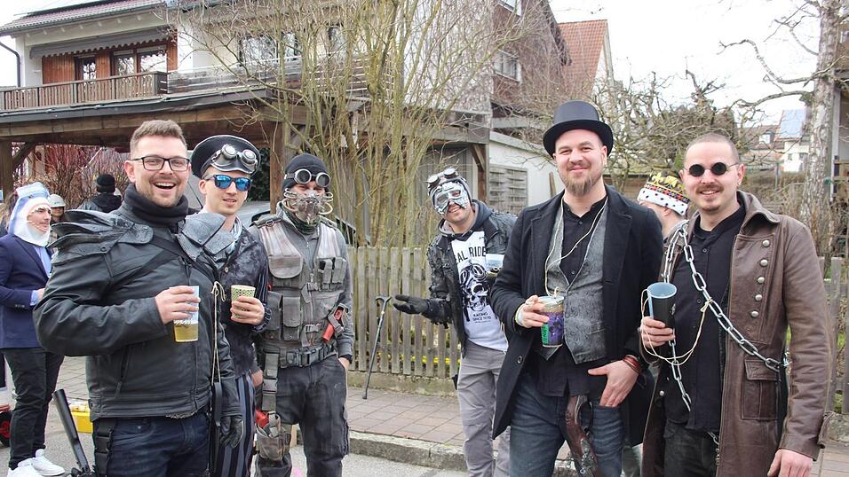 Viele Faschings-Fans haben sich am Samstag den Umzug in Langenbach angesehen. Viele Faschings-Fans haben sich am Samstag den Umzug in Langenbach angesehen.