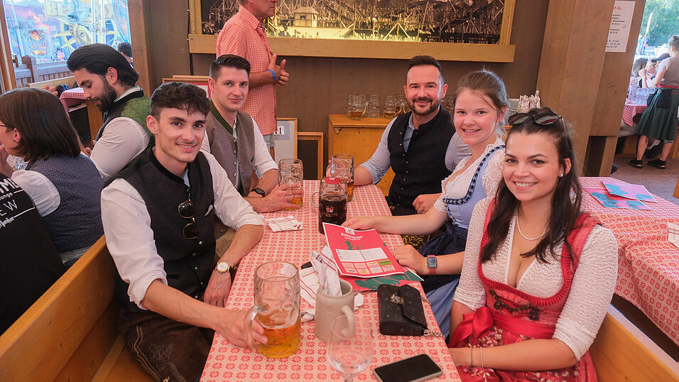 Die Partybilder vom Mittwoch, 16. August 2023, aus dem Festzelt Krönner. Die Partybilder vom Mittwoch, 16. August 2023, aus dem Festzelt Krönner.