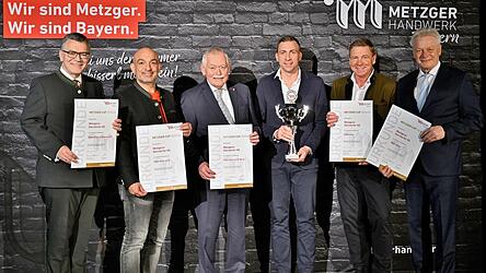 Von rechts: Bundeslandwirtschaftsminister Alois Rainer, Artur Gierstorfer, Thomas Gierstorfer, Landesinnungsmeister Konrad Ammon, Django As&uuml;l und Staatsminister Florian Herrmann bei der Preisverleihung.