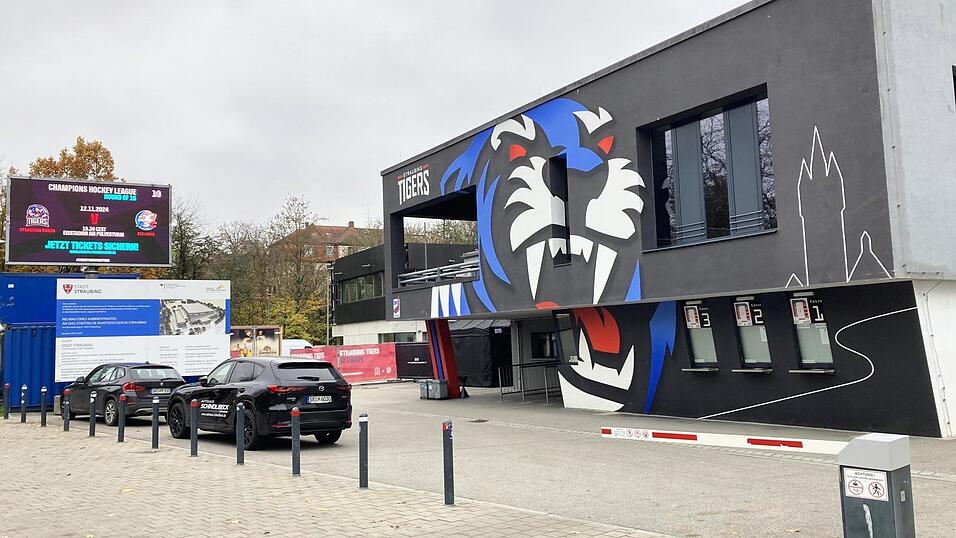 Erneut Thema: die Namensrechte am Eisstadion.