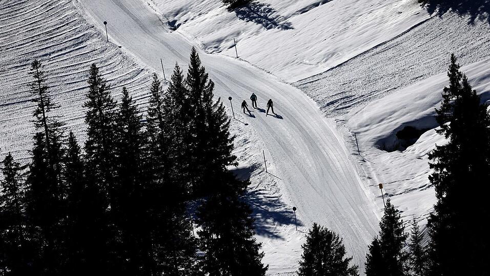 Nicht &uuml;berall ist es abseits der Pisten gr&uuml;n. (Archivbild)