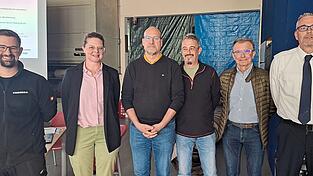 Die neugew&auml;hlte Vorstandschaft von Navis (v.l.): Beisitzer Max Kriebel, Schriftf&uuml;hrerin Miriam Waidele, Vorsitzender J&uuml;rgen Arnold, zweiter Vorsitzender Christian G&uuml;rster, Schatzmeister Dr. Manfred Kurpiers und (ganz rechts) der bisherige Vorsitzende Lars Boehlkau.