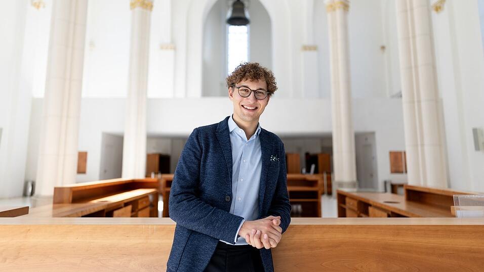 Offiziell hat Aurel Dawidiuk sein Amt zwar seit einigen Tagen inne, aber sein Antrittskonzert ist erst im September. Offiziell hat Aurel Dawidiuk sein Amt zwar seit einigen Tagen inne, aber sein Antrittskonzert ist erst im September.