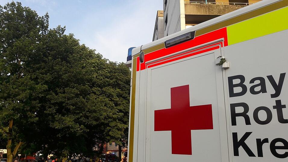 Ein Brand ist am Donnerstagabend in Straubing in einem Hochhaus ausgebrochen. Ein Brand ist am Donnerstagabend in Straubing in einem Hochhaus ausgebrochen.