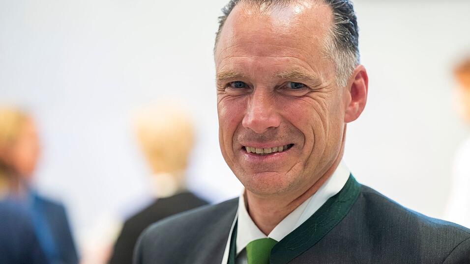 Peter Inselkammer wurde ohne Gegenstimme zum neuen Präsidenten der IHK für München und Oberbayern gewählt. Peter Inselkammer wurde ohne Gegenstimme zum neuen Präsidenten der IHK für München und Oberbayern gewählt.