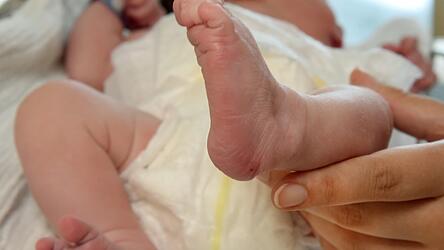 Die Vornamenvergabe f&uuml;r ein Baby ist oft eine schwierige Angelegenheit: Welcher Name passt f&uuml;r das Kind?