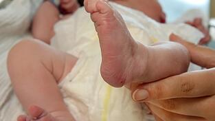 Die Vornamenvergabe für ein Baby ist oft eine schwierige Angelegenheit: Welcher Name passt für das Kind? Die Vornamenvergabe für ein Baby ist oft eine schwierige Angelegenheit: Welcher Name passt für das Kind?