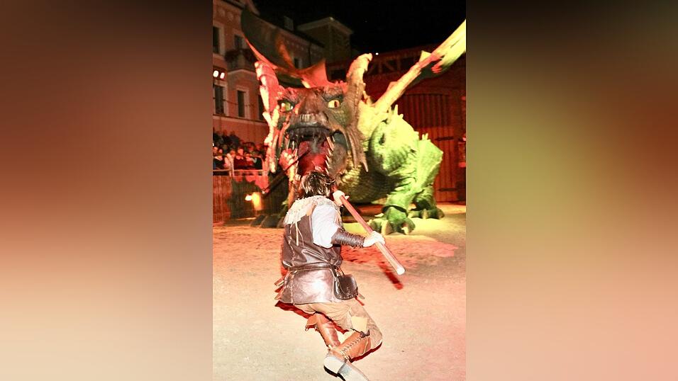 Eindr&uuml;cke von der Gruppe 'blau', die am Freitagabend die Drachenstich-Premiere gespielt hat.