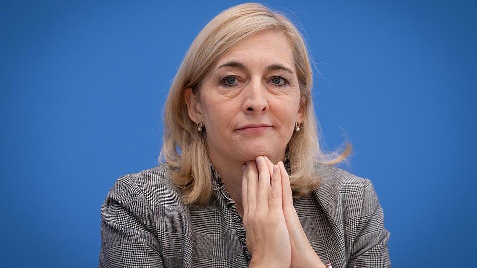 Ministerin Warken will jetzt vor allem bei den Klinik-Vergütungen sparen. (Archivbild) Ministerin Warken will jetzt vor allem bei den Klinik-Vergütungen sparen. (Archivbild)