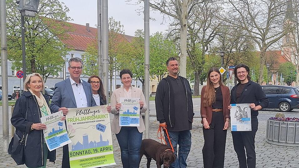 Sie hoffen auf einen erfolgreichen Frühjahrsmarkt: (v.l.) Christine Daniels, Bürgermeister Hans Schmalhofer, Delia Soravia, Alexandra Schoger-Ohnweiler, Patrick Voss, Veronika Hirschenauer (Kulturamt) und Jonas Halser von den Nibelungen. Sie hoffen auf einen erfolgreichen Frühjahrsmarkt: (v.l.) Christine Daniels, Bürgermeister Hans Schmalhofer, Delia Soravia, Alexandra Schoger-Ohnweiler, Patrick Voss, Veronika Hirschenauer (Kulturamt) und Jonas Halser von den Nibelungen.