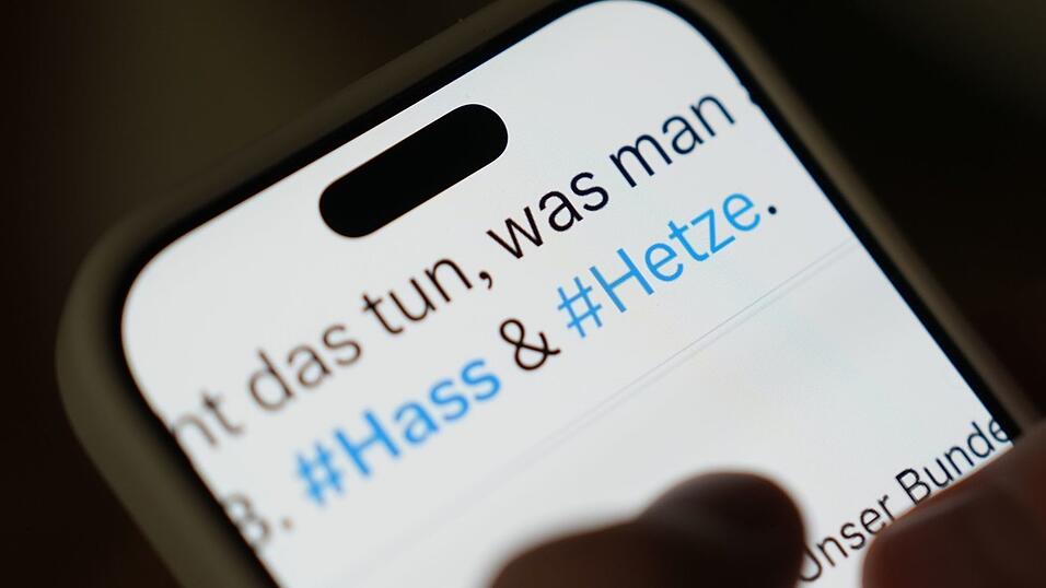 Bei den meisten Beschwerden aus Deutschland geht es um Beiträge auf Instagram, Facebook oder TikTok. (Symbolbild) Bei den meisten Beschwerden aus Deutschland geht es um Beiträge auf Instagram, Facebook oder TikTok. (Symbolbild)
