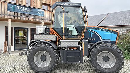 Elektrotraktoren wie dieses Modell der oberbayerischen Firma Tadus werden auf dem geplanten Prüfstand des Technologie- und Förderzentrums auf Herz und Nieren getestet.