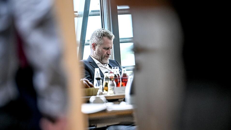 AfD-Politiker Petr Bystron hatte die Fotocollage im Sommer 2022 im Internet geteilt - damals noch auf Twitter. (Archivbild) AfD-Politiker Petr Bystron hatte die Fotocollage im Sommer 2022 im Internet geteilt - damals noch auf Twitter. (Archivbild)