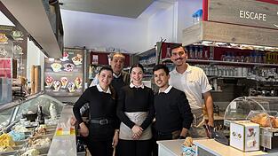 Das Team im Dolomiti in Cham startet voller Freude in die Eissaison.