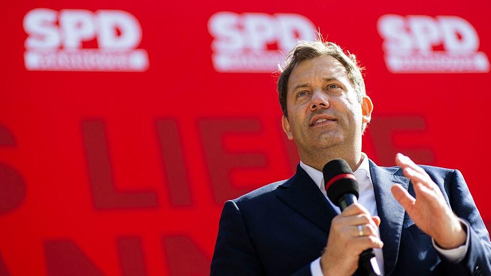 Finanzminister Klingbeil will eine Extra-Steuer. (Archivbild) Finanzminister Klingbeil will eine Extra-Steuer. (Archivbild)
