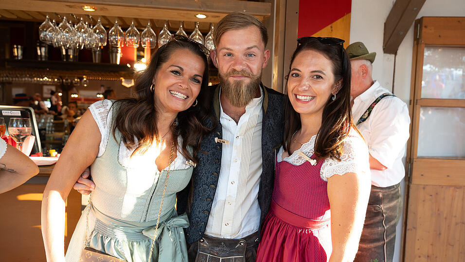 Die Partybilder vom Freitag, 18. August 2023, aus dem Festzelt Krönner. Die Partybilder vom Freitag, 18. August 2023, aus dem Festzelt Krönner.