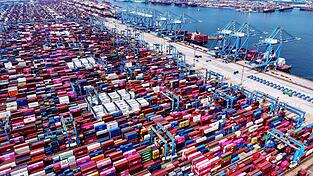 China exportiert in alle Welt - und immer stärker nach Deutschland. China exportiert in alle Welt - und immer stärker nach Deutschland.