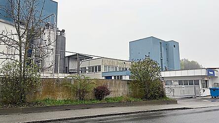 Das Deceuninck-Gel&auml;nde in Bogen wartet wie das in Hunderdorf auf einen Nachmieter.