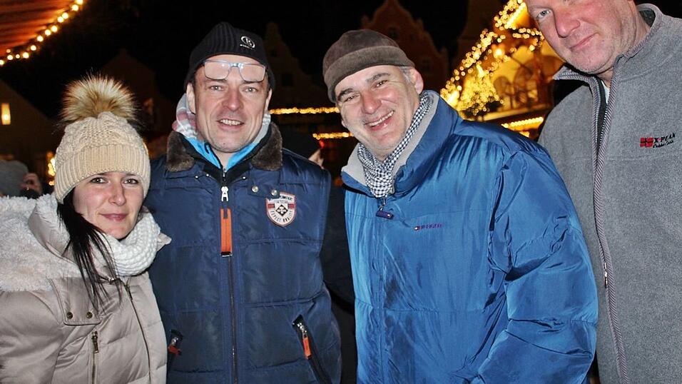 Der Christkindlmarkt und die Weihnachtspyramide geh&ouml;ren in der Adventszeit zu den beliebtesten Treffpunkten in Landshut.