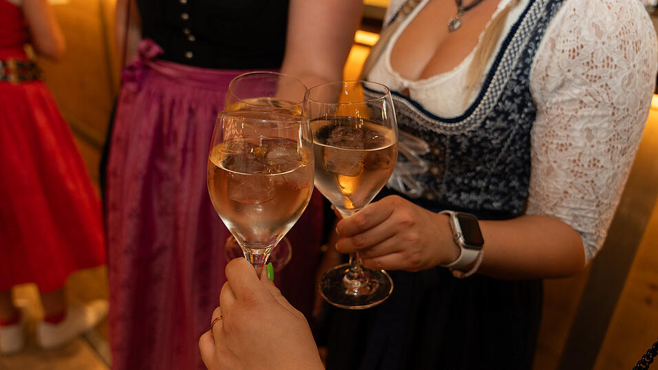 Die Partybilder vom Samstag, 19. August 2023, aus dem Festzelt Krönner. Die Partybilder vom Samstag, 19. August 2023, aus dem Festzelt Krönner.