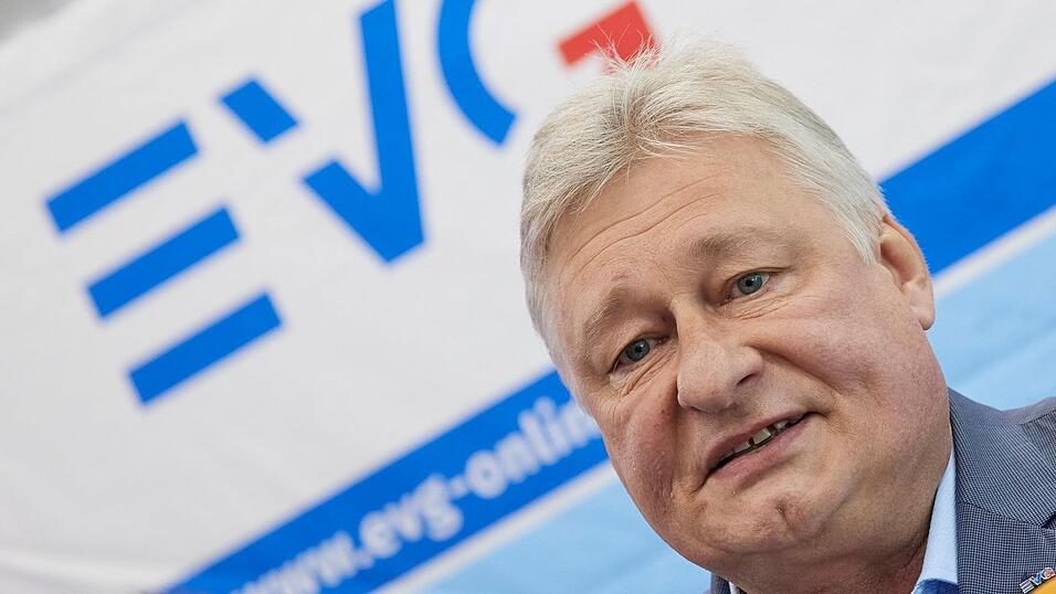 EVG-Chef Burkert fürchtet um das Wohl der Beschäftigten. (Archivbild) EVG-Chef Burkert fürchtet um das Wohl der Beschäftigten. (Archivbild)