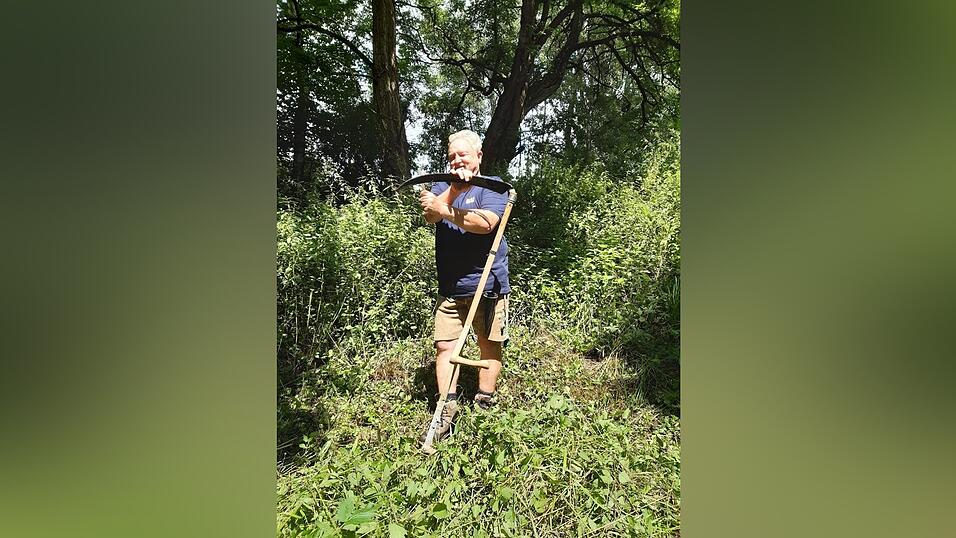 Impressionen vom Sensenmähen bei Fredl Fesl.